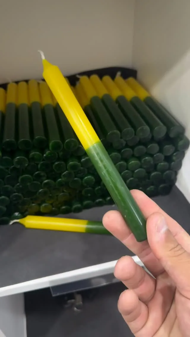 Vela palito bicolor verde e amarela